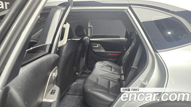 Kia Niro Plus Air 2023 — фото 12