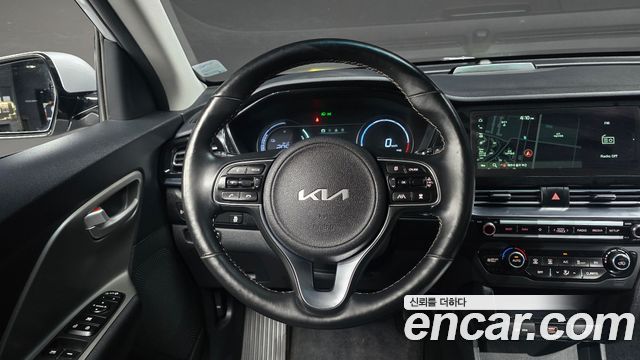 Kia Niro Plus Air 2023 — фото 13