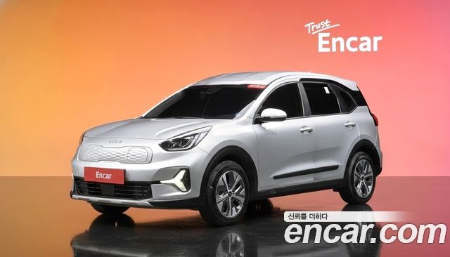 Kia Niro Plus Air 2023 — фото 1