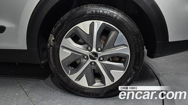 Kia Niro Plus Air 2023 — фото 21