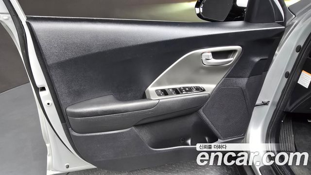 Kia Niro Plus Air 2023 — фото 24