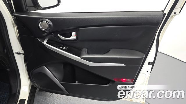 KG Mobility (SsangYong) Korando C 2.0 RX 2WD DLX 2015 — фото 24