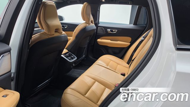 Volvo V60 Cross Country (II) B5 Ultimate AWD 2024 — фото 9