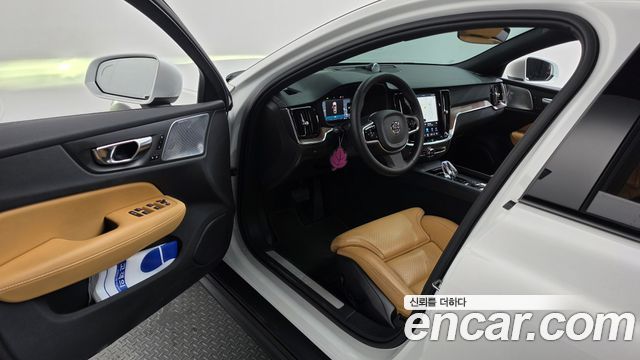 Volvo V60 Cross Country (II) B5 Ultimate AWD 2024 — фото 10