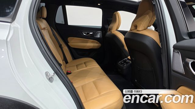 Volvo V60 Cross Country (II) B5 Ultimate AWD 2024 — фото 11