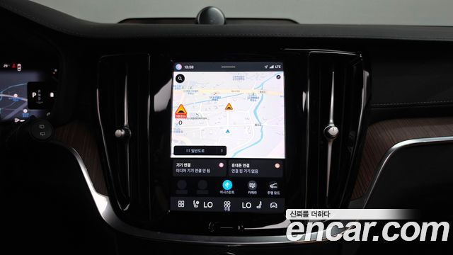 Volvo V60 Cross Country (II) B5 Ultimate AWD 2024 — фото 13