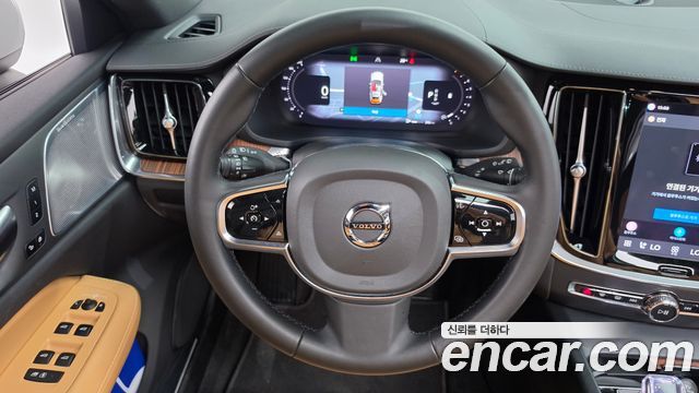Volvo V60 Cross Country (II) B5 Ultimate AWD 2024 — фото 14