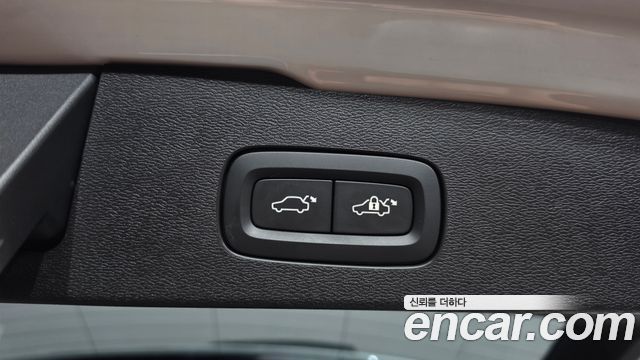 Volvo V60 Cross Country (II) B5 Ultimate AWD 2024 — фото 18