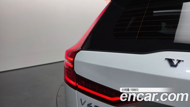 Volvo V60 Cross Country (II) B5 Ultimate AWD 2024 — фото 23