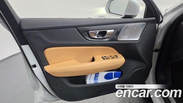 Volvo V60 Cross Country (II) B5 Ultimate AWD 2024 — фото 24
