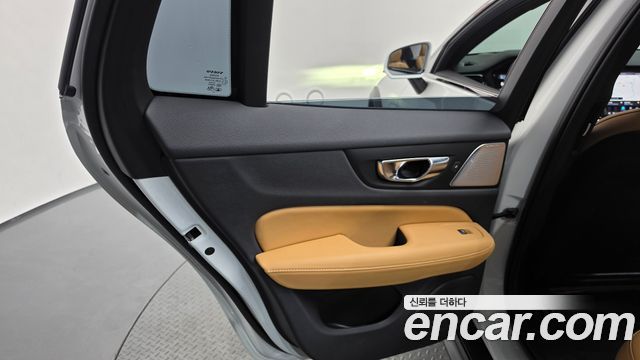 Volvo V60 Cross Country (II) B5 Ultimate AWD 2024 — фото 25