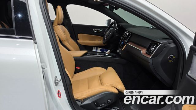Volvo V60 Cross Country (II) B5 Ultimate AWD 2024 — фото 26