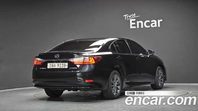Lexus ES300h Supreme XV60 2017 — фото 2