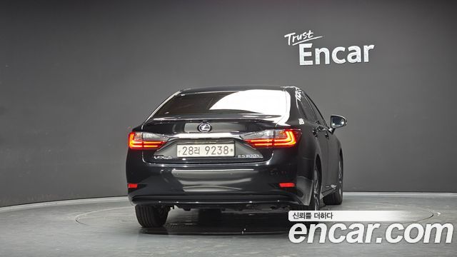 Lexus ES300h Supreme XV60 2017 — фото 4