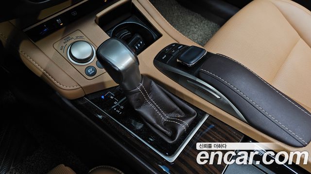 Lexus ES300h Supreme XV60 2017 — фото 9