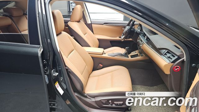 Lexus ES300h Supreme XV60 2017 — фото 10
