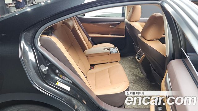 Lexus ES300h Supreme XV60 2017 — фото 11
