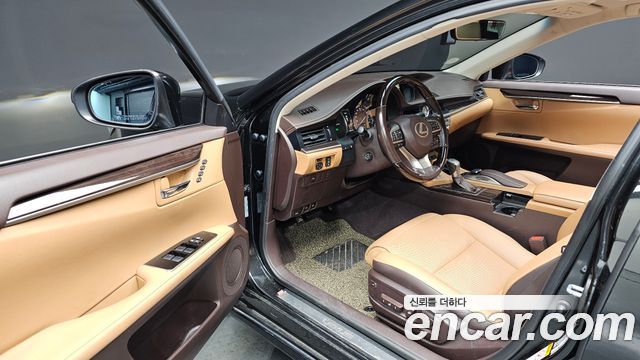 Lexus ES300h Supreme XV60 2017 — фото 12