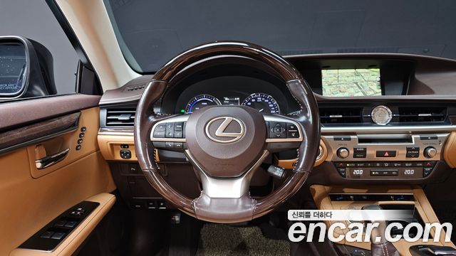 Lexus ES300h Supreme XV60 2017 — фото 13