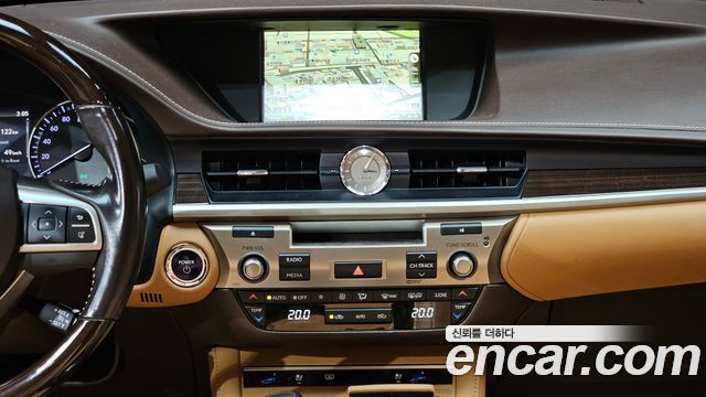 Lexus ES300h Supreme XV60 2017 — фото 14