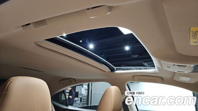 Lexus ES300h Supreme XV60 2017 — фото 18