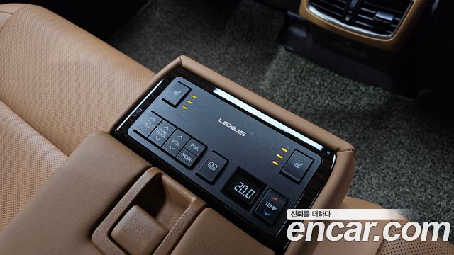 Lexus ES300h Supreme XV60 2017 — фото 19