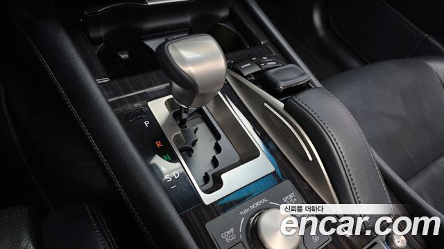 Lexus LS600hL 5-Seats Ottoman XF40 2016 — фото 9