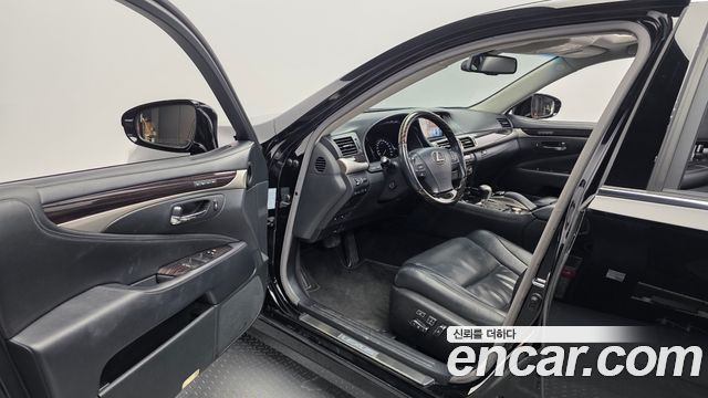 Lexus LS600hL 5-Seats Ottoman XF40 2016 — фото 10