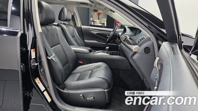 Lexus LS600hL 5-Seats Ottoman XF40 2016 — фото 11