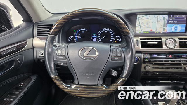 Lexus LS600hL 5-Seats Ottoman XF40 2016 — фото 13