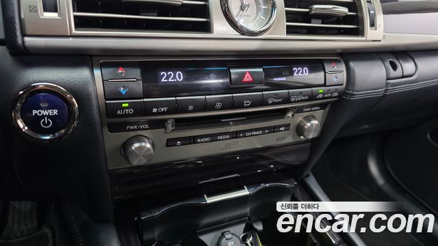 Lexus LS600hL 5-Seats Ottoman XF40 2016 — фото 16
