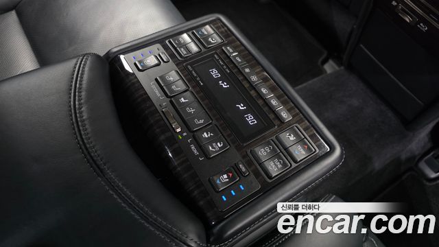 Lexus LS600hL 5-Seats Ottoman XF40 2016 — фото 18