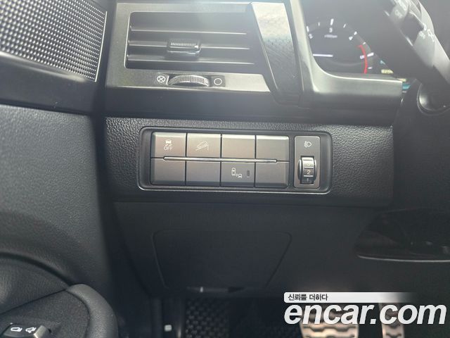 KG Mobility (SsangYong) Rexton Sports Khan Diesel 2.2 4WD Dynamic Edition (5-Link) 2021 — фото 16