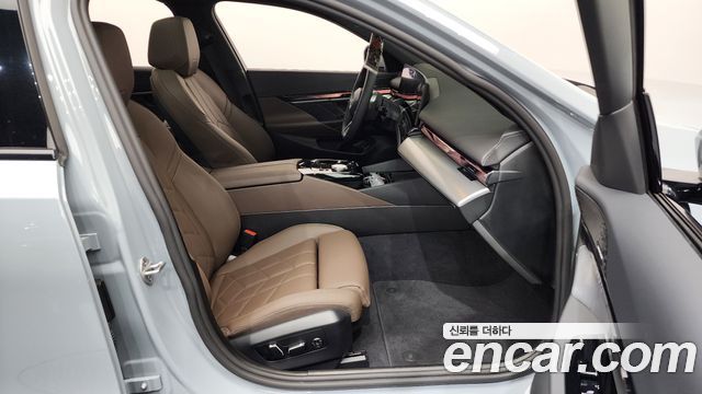 BMW 5 Series (G60) 523d M Sport 2025 — фото 26