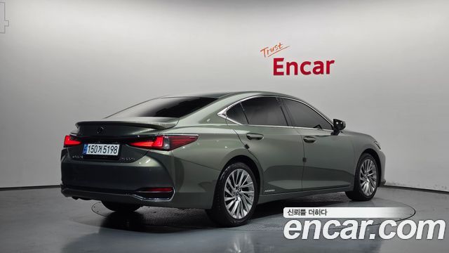Lexus ES300h (VII) Luxury Plus 2019 — фото 2