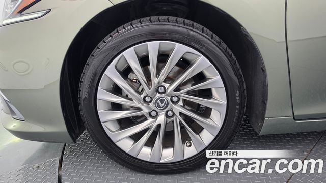 Lexus ES300h (VII) Luxury Plus 2019 — фото 5