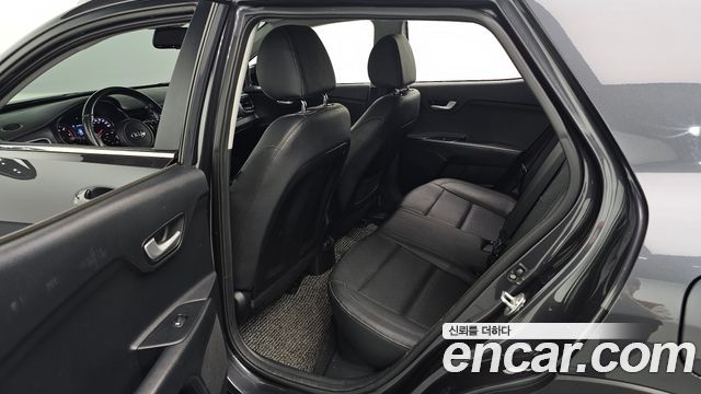 Kia Stonic Diesel 1.6 Trendy 2019 — фото 12