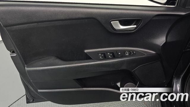 Kia Stonic Diesel 1.6 Trendy 2019 — фото 24