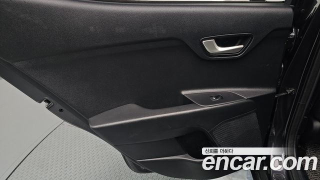 Kia Stonic Diesel 1.6 Trendy 2019 — фото 25