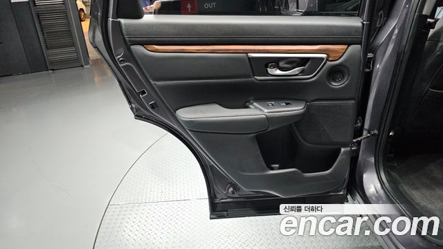 Honda CR-V (V) 2.0 Hybrid Touring 4WD 2021 — фото 25