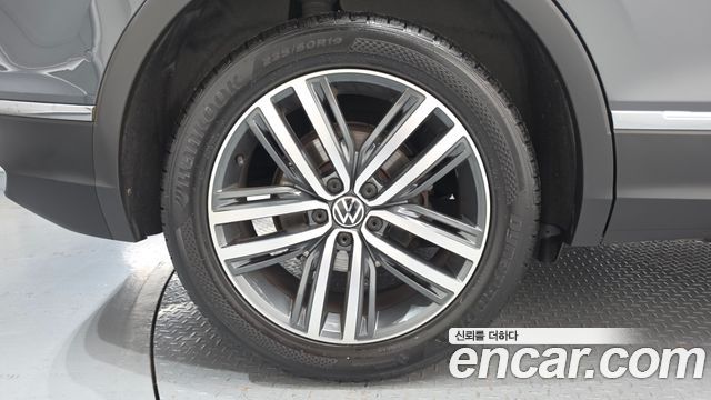 Volkswagen Tiguan (II) 2.0 TDI Prestige 2023 — фото 5