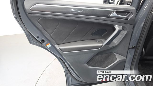 Volkswagen Tiguan (II) 2.0 TDI Prestige 2023 — фото 31