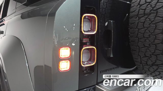 Land Rover Defender (L663) 110 P635 Octa Edition 1 2025 — фото 23