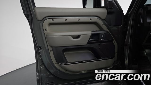 Land Rover Defender (L663) 110 P635 Octa Edition 1 2025 — фото 24