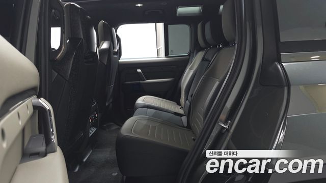 Land Rover Defender (L663) 110 P635 Octa Edition 1 2025 — фото 26