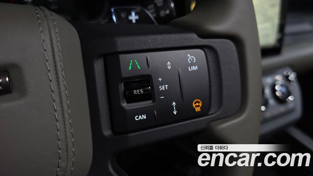 Land Rover Defender (L663) 110 P635 Octa Edition 1 2025 — фото 32