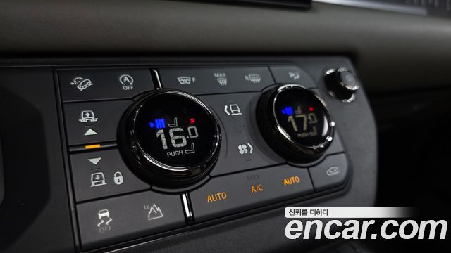 Land Rover Defender (L663) 110 P635 Octa Edition 1 2025 — фото 33
