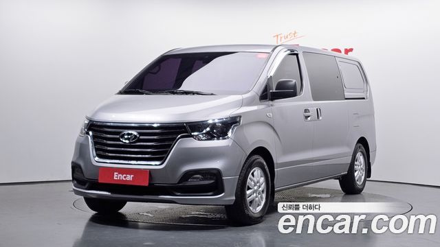 Hyundai Grand Starex Van 5-Seater Smart