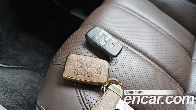 Land Rover Range Rover (IV) 4.4 SDV8 AB LWB DIESEL 2017 — фото 16