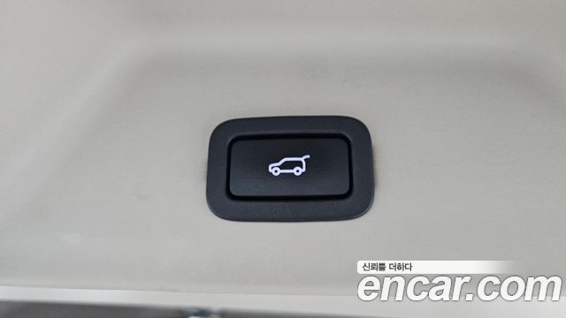 Land Rover Range Rover (IV) 4.4 SDV8 AB LWB DIESEL 2017 — фото 17